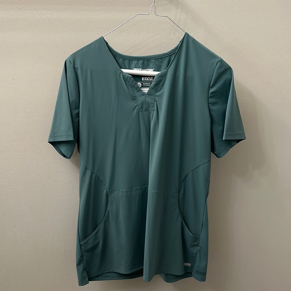 DC STYLE (Barco) Grey’s Anatomy Edge Women’s Axis Spit V-Neck Scrub Top, Aloe